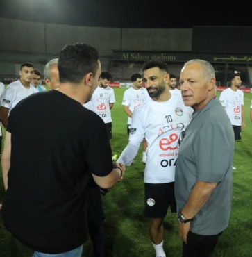 تفاصيل زيارة وزير الرياضة وهاني أبوريدة لمران منتخب مصر - صورة