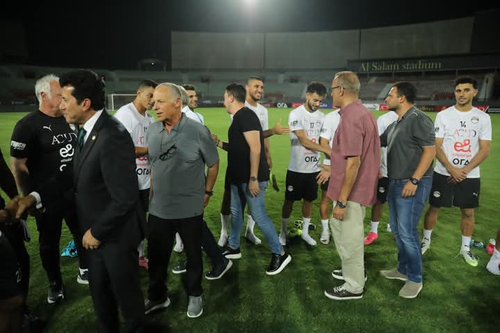تفاصيل زيارة وزير الرياضة وهاني أبوريدة لمران منتخب مصر - صورة