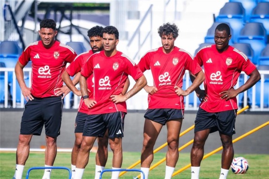 شروط غامضة تهدد اتفاق الأهلي مع المدرب الجديد
