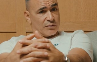 عصام الحضري يفجرها: أوضة لبس الأهلي مولعة ولاعيبة مش عاجبها 40 مليون!