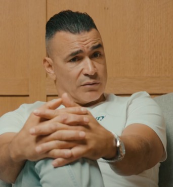 عصام الحضري يفجرها: أوضة لبس الأهلي مولعة ولاعيبة مش عاجبها 40 مليون!