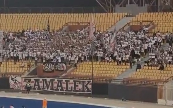 جماهير الزمالك تنفجر في ستاد السلام ضد جون إدوارد وتناشد الإدارة بالتدخل بسبب محمد السيد 1 جماهير الزمالك تنفجر في ستاد السلام ضد جون إدوارد وتناشد الإدارة بالتدخل بسبب محمد السيد