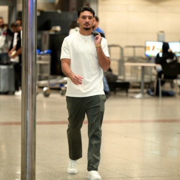 بعثة الزمالك تغادر القاهرة إلى الإمارات للمشاركة في بطولة السوبر المصري- صورة 33 بعثة الزمالك تغادر القاهرة إلى الإمارات للمشاركة في بطولة السوبر المصري- صورة