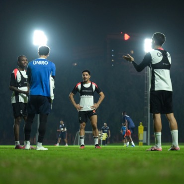 16 صورة ترصد كواليس مران الزمالك الأول في الإمارات إستعدادًا لمواجهة بيراميدز