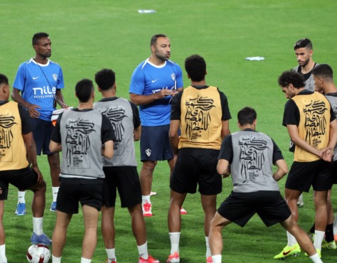 شاهد كواليس مران الزمالك استعدادا لمواجهة بيراميدز في السوبر- فيديو 1 شاهد كواليس مران الزمالك استعدادا لمواجهة بيراميدز في السوبر- فيديو