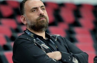 قرار حاسم من جون إدوارد بشأن الفريق