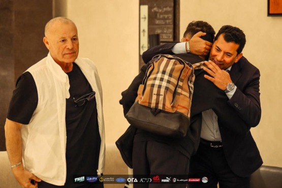 كواليس إجتماع وزير الرياضة وهاني أبو ريدة مع الجهاز الفني لمنتخب مصر في معسكر الإمارات- صورة