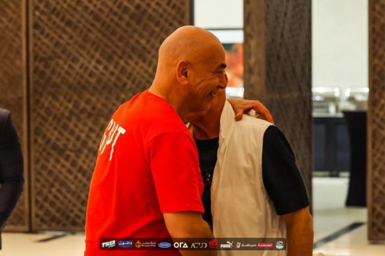 كواليس إجتماع وزير الرياضة وهاني أبو ريدة مع الجهاز الفني لمنتخب مصر في معسكر الإمارات- صورة