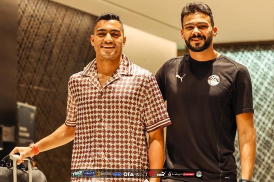 كواليس إجتماع وزير الرياضة وهاني أبو ريدة مع الجهاز الفني لمنتخب مصر في معسكر الإمارات- صورة