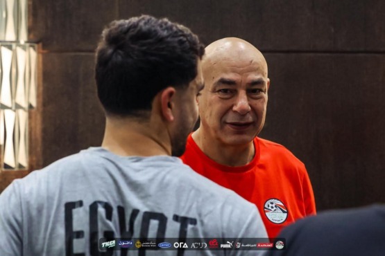 كواليس إجتماع وزير الرياضة وهاني أبو ريدة مع الجهاز الفني لمنتخب مصر في معسكر الإمارات- صورة