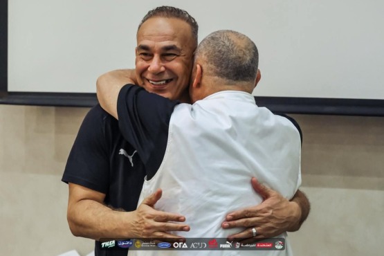 كواليس إجتماع وزير الرياضة وهاني أبو ريدة مع الجهاز الفني لمنتخب مصر في معسكر الإمارات- صورة