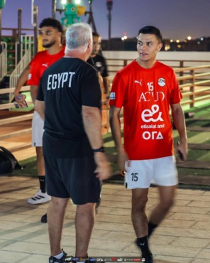 تدريبات استشفائية للاعبي منتخب مصر إستعدادا لمواجهة اوزبكستان-صورة