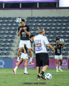 منتخب مصر يخوض تدريباته باستاد العين استعدادا لمواجهة أوزبكستان- صورة