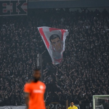 جماهير الزمالك تكرم الراحل محمد صبري بكلماته الخالدة عن الأبيض في مباراة زيسكو- صورة