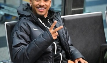 بعثة الزمالك تغادر القاهرة متجهة لجنوب إفريقيا لمواجهة كايزر تشيفز- صورة