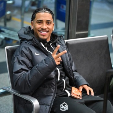 بعثة الزمالك تغادر القاهرة متجهة لجنوب إفريقيا لمواجهة كايزر تشيفز- صورة 1 بعثة الزمالك تغادر القاهرة متجهة لجنوب إفريقيا لمواجهة كايزر تشيفز- صورة