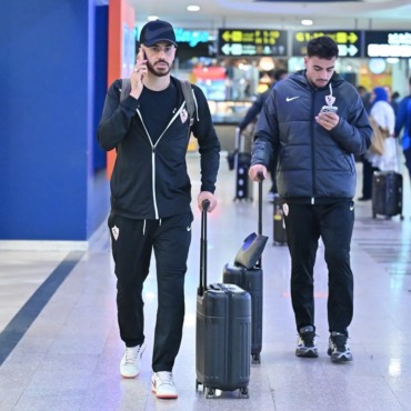 بعثة الزمالك تغادر القاهرة متجهة لجنوب إفريقيا لمواجهة كايزر تشيفز- صورة 23 بعثة الزمالك تغادر القاهرة متجهة لجنوب إفريقيا لمواجهة كايزر تشيفز- صورة