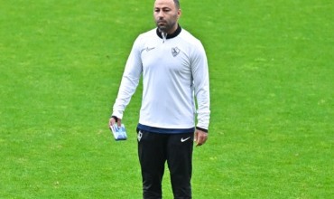 كيف يفكر أحمد عبد الرؤوف لحل أزمة منتصف الملعب أمام كايزر تشيفز؟