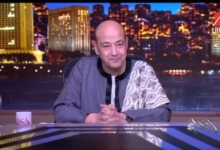 عمرو أديب بعد إرتدائه الجلابية: "حاسس ان وشها هيكون حلو على الزمالك أمام الأهلي و يكسبوا نادي المليار"