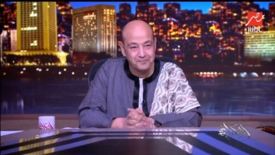 عمرو أديب بعد إرتدائه الجلابية: "حاسس ان وشها هيكون حلو على الزمالك أمام الأهلي و يكسبوا نادي المليار"