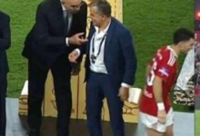 تصرف غير رياضي من زيزو مع هشام نصر بعد مباراة الزمالك والأهلي- فيديو 2 تصرف غير رياضي من زيزو مع هشام نصر بعد مباراة الزمالك والأهلي- فيديو