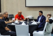 كواليس إجتماع وزير الرياضة وهاني أبو ريدة مع الجهاز الفني لمنتخب مصر في معسكر الإمارات- صورة