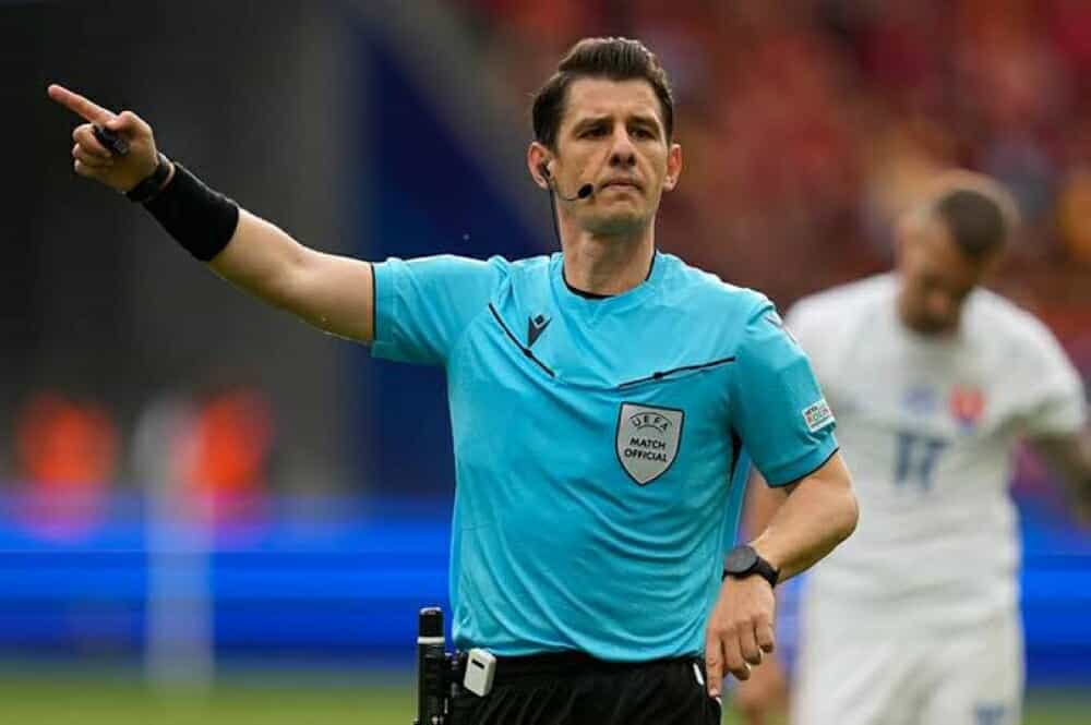 طاقم أجنبي.. اتحاد الكرة يعلن حكم مباراة الزمالك أمام الأهلي في نهائي السوبر المصري