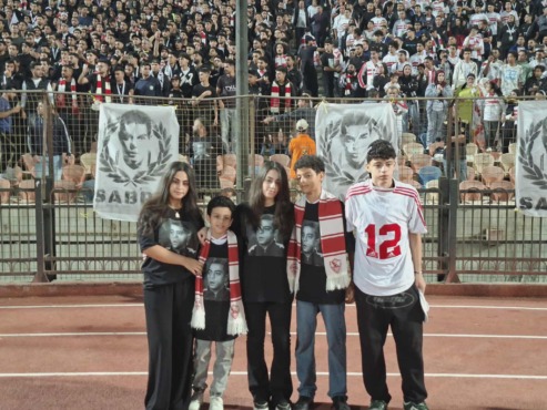 شاهد هتافات قوية لجماهير الزمالك يقودها نجل الراحل محمد صبري.. و انهيار حازم إمام من البكاء- فيديو