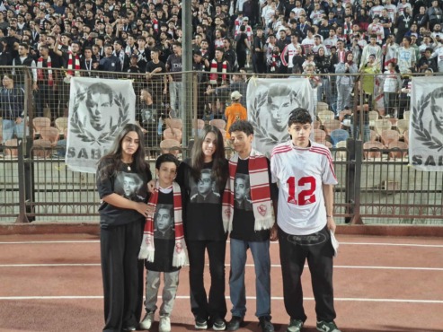 شاهد هتافات قوية لجماهير الزمالك يقودها نجل الراحل محمد صبري.. و انهيار حازم إمام من البكاء- فيديو