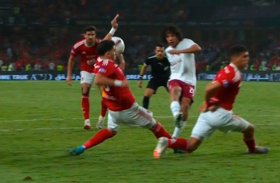 شاهد أهداف فوز الأهلي على سيراميكا في نصف نهائي السوبر المصري- فيديو 1 شاهد أهداف فوز الأهلي على سيراميكا في نصف نهائي السوبر المصري- فيديو