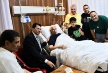 بعد اجراءه عملية جراحية.. وزير الرياضة يطمئن هاتفيا على الكابتن حسن شحاته 2 بعد اجراءه عملية جراحية.. وزير الرياضة يطمئن هاتفيا على الكابتن حسن شحاته