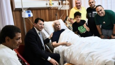 بعد اجراءه عملية جراحية.. وزير الرياضة يطمئن هاتفيا على الكابتن حسن شحاته