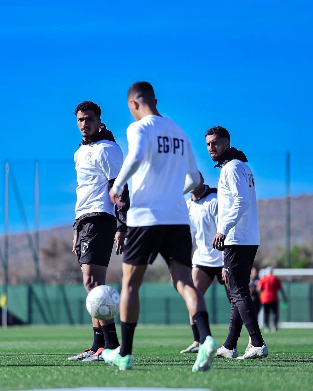 منتخب مصر يخوض مرانه الأخير في أغادير ويتجه لطنجه استعدادا لمواجهة السنغال في بطولة إفريقيا - صورة