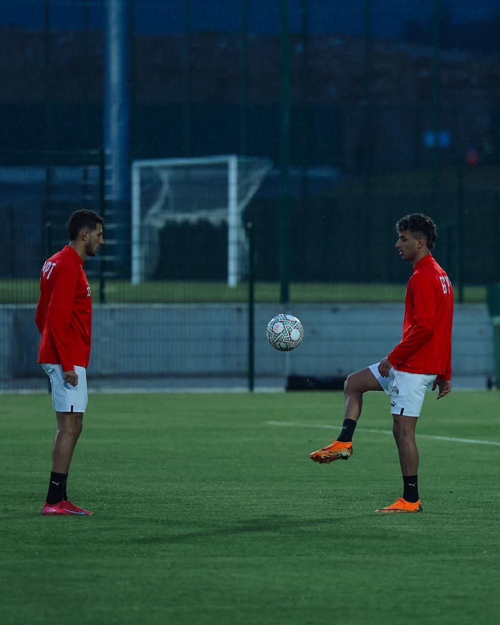 تحت الأمطار.. منتخب مصر يختتم تدريباته استعداداً لمواجهة السنغال في بطولة إفريقيا- صورة