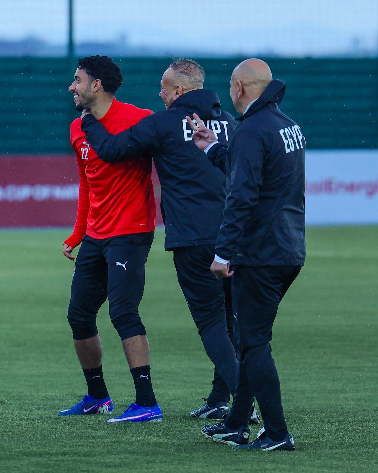 تحت الأمطار.. منتخب مصر يختتم تدريباته استعداداً لمواجهة السنغال في بطولة إفريقيا- صورة