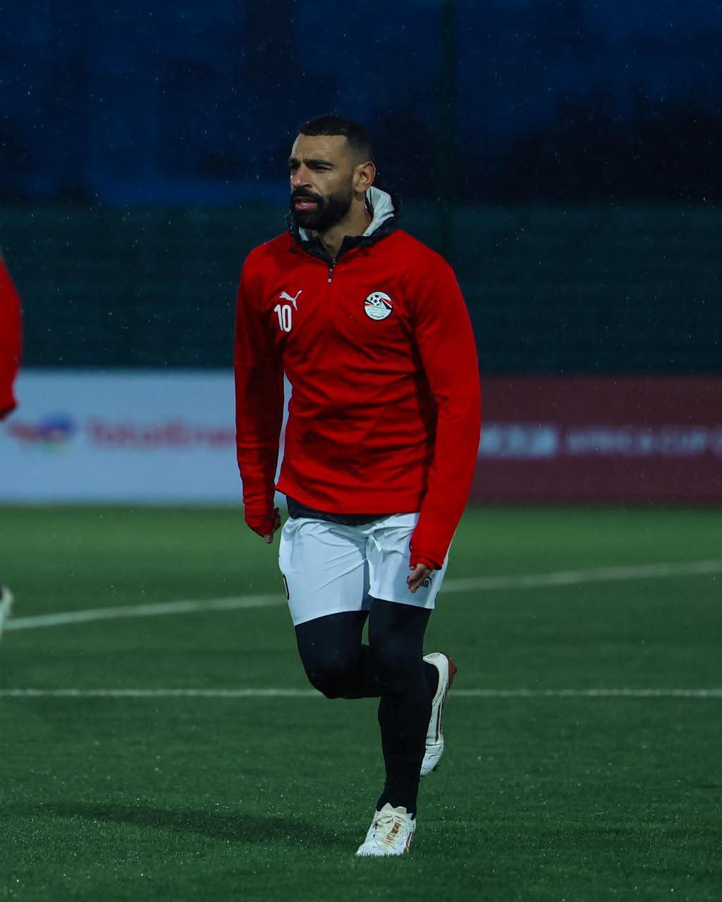 تحت الأمطار.. منتخب مصر يختتم تدريباته استعداداً لمواجهة السنغال في بطولة إفريقيا- صورة