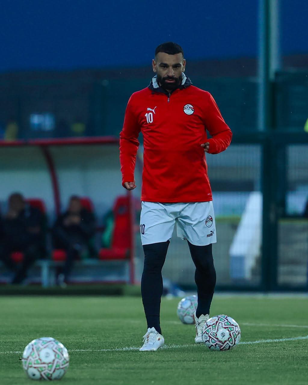 تحت الأمطار.. منتخب مصر يختتم تدريباته استعداداً لمواجهة السنغال في بطولة إفريقيا- صورة