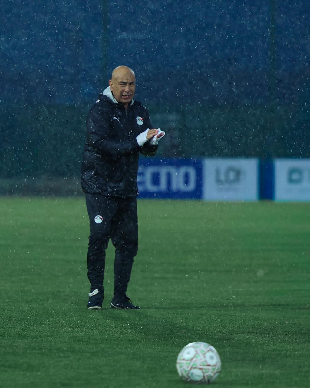 تحت الأمطار.. منتخب مصر يختتم تدريباته استعداداً لمواجهة السنغال في بطولة إفريقيا- صورة