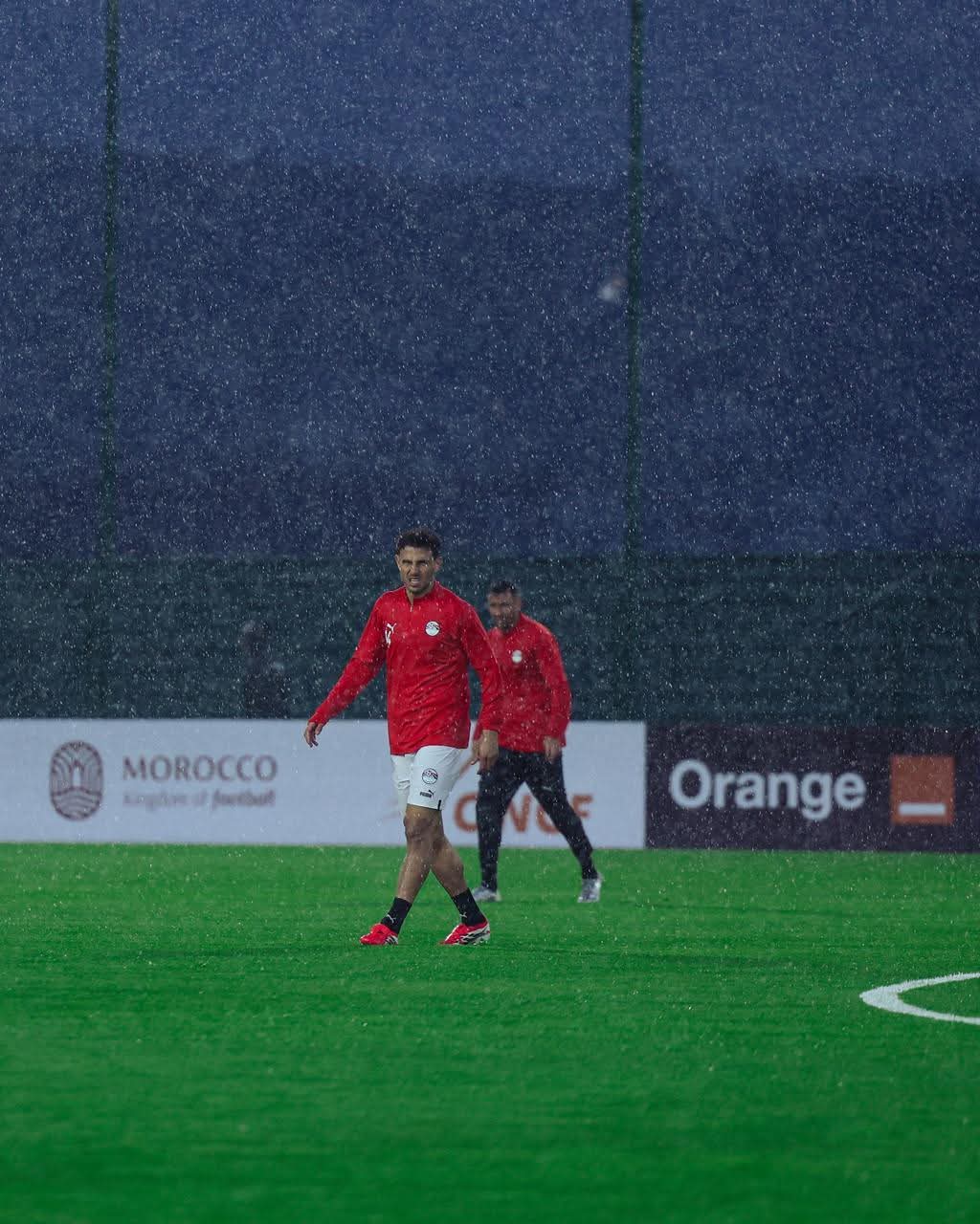 تحت الأمطار.. منتخب مصر يختتم تدريباته استعداداً لمواجهة السنغال في بطولة إفريقيا- صورة