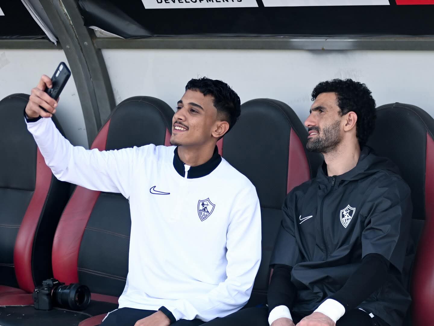 الزمالك لا ينسى مخلصيه.. كواليس استقبال المشجع محمد خميس في مران اليوم- صورة