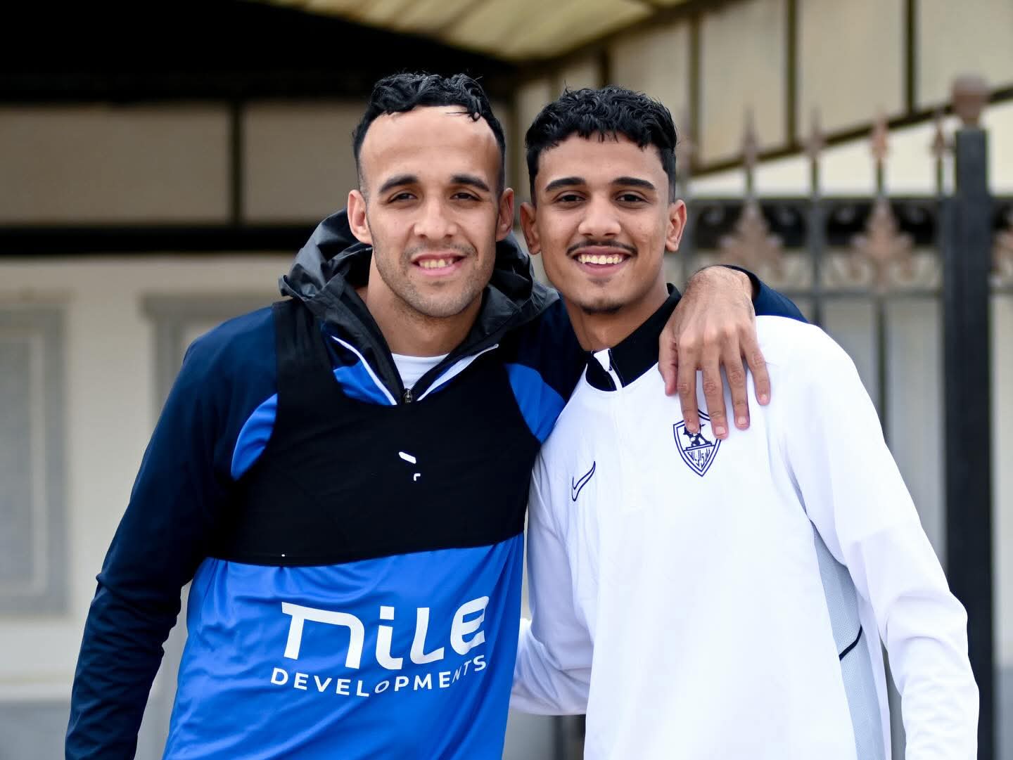 الزمالك لا ينسى مخلصيه.. كواليس استقبال المشجع محمد خميس في مران اليوم- صورة