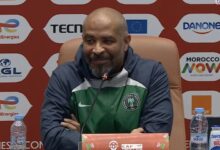 مدرب نيجيريا يصدم الجميع .. أشعر بخيبة أمل قبل مواجهه مصر ويعلن التحدي غدا