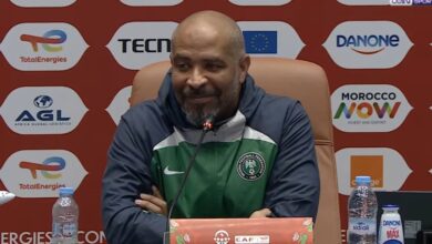 مدرب نيجيريا يصدم الجميع .. أشعر بخيبة أمل قبل مواجهه مصر ويعلن التحدي غدا