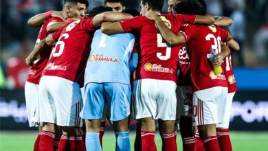 كان على بُعد خطوات من الرحيل.. قرار مفاجئ يقلب مصير لاعب الأهلي في اللحظات الأخيرة