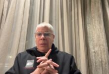 صدمة على الهواء .. شوبير يوجه رسالة تهديد لإمام عاشور قبل 24 ساعه من قرار ينهي مسيرته 2 صدمة على الهواء .. شوبير يوجه رسالة تهديد لإمام عاشور قبل 24 ساعه من قرار ينهي مسيرته