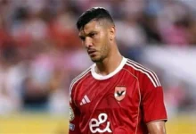 والد أشرف داري يفجر المفاجأة: حظرت 30 صحفيًا.. ويحسم مصير نجله مع الأهلي!