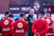 توروب يحسم مصير 5 لاعبين بالأهلي.. ويرفض قرار الإدارة الحمراء