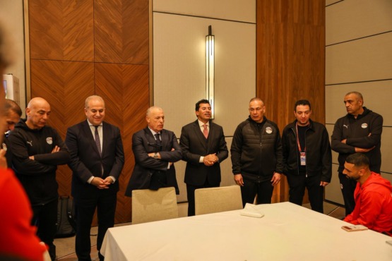 تفاصيل إجتماع وزير الرياضة وهاني أبوريدة مع منتخب مصر.. ورسالة محمد صلاح