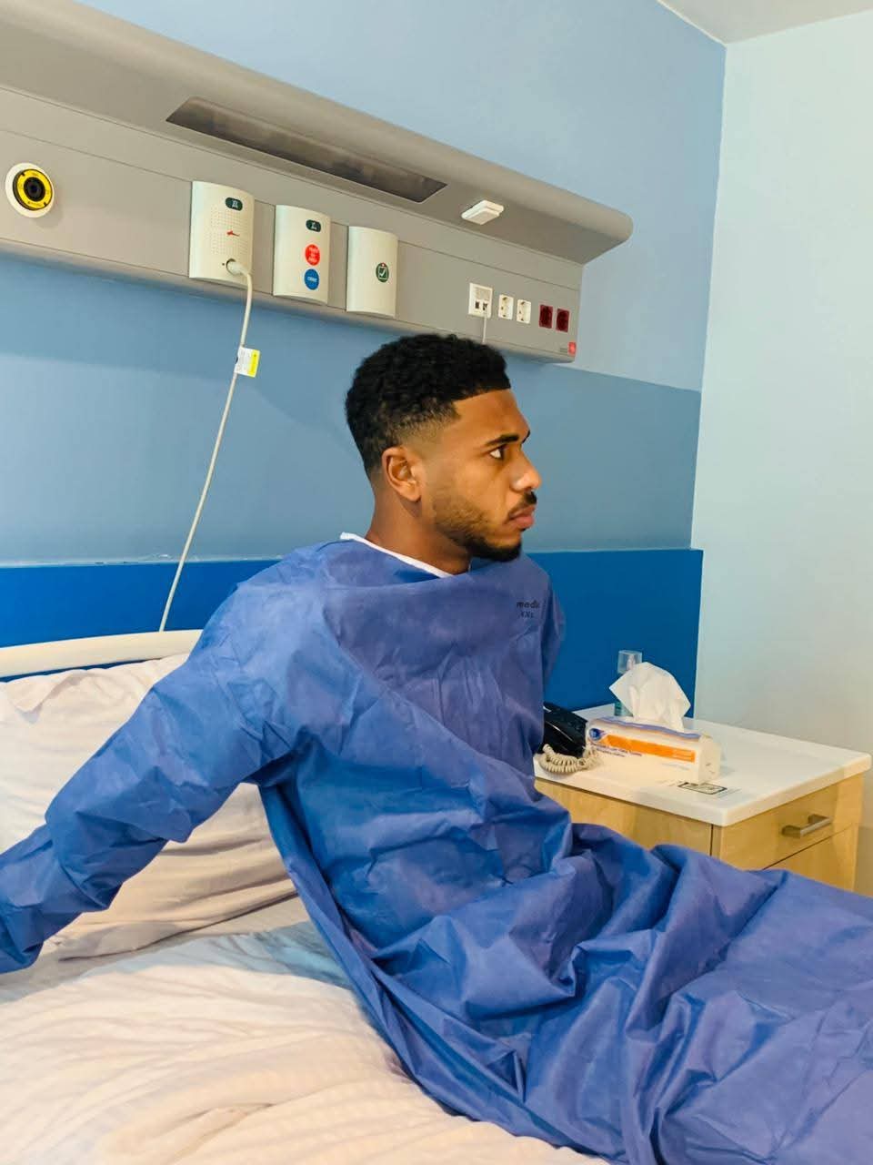 جراحة ناجحه للاعب الزمالك الشاب بعد إصابته بغضروف الركبه- صورة