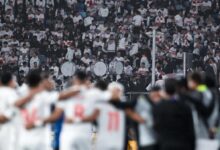 بعدسة زمالك نيوز.. احتفالات لاعبي الزمالك مع الجماهير بعد الفوز أمام كايزر تشيفز- فيديو